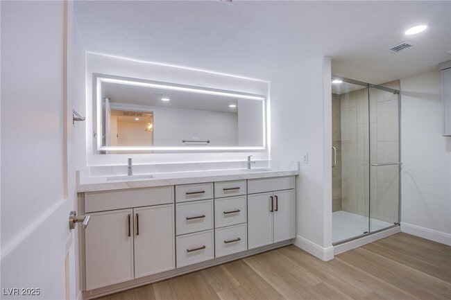 Building Photo - 7255 W Sunset Rd