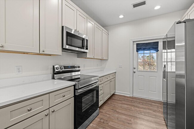 Building Photo - 2811 N Panama Ave