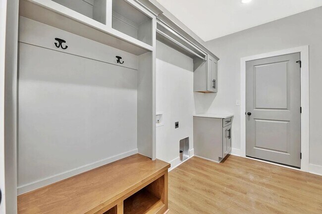 Building Photo - 5424 W 42nd St S