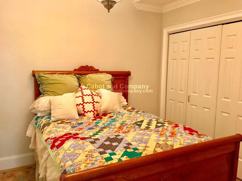 Building Photo - 263 Commonwealth Avenue