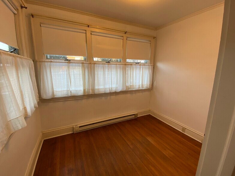 Building Photo - 589 Lincoln Ave