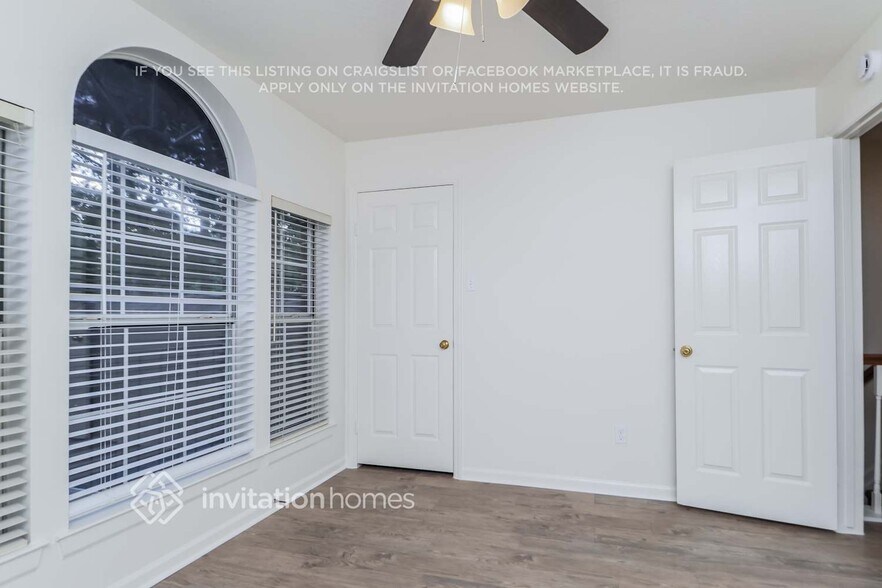 Building Photo - 14 E Trillium Cir