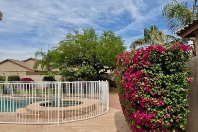 Building Photo - 7798 E Buteo Dr