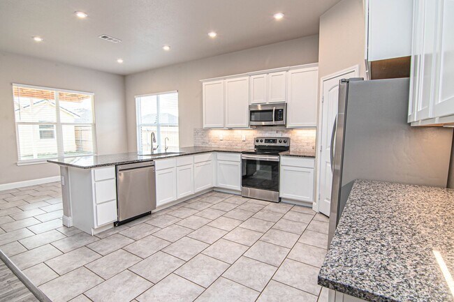 Building Photo - 6903 Tin Trl