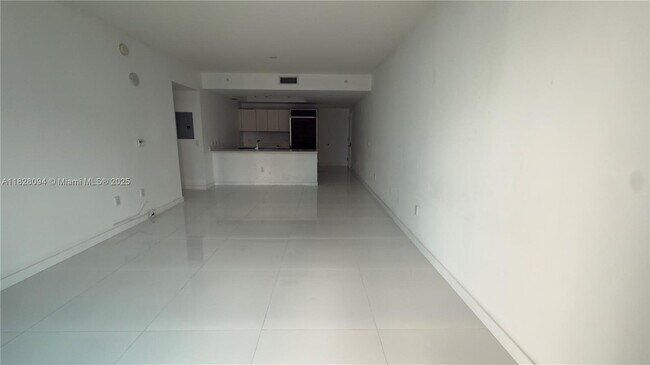 Building Photo - 1100S S Miami Ave