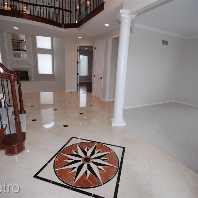 Building Photo - 5121 Parkgate Dr