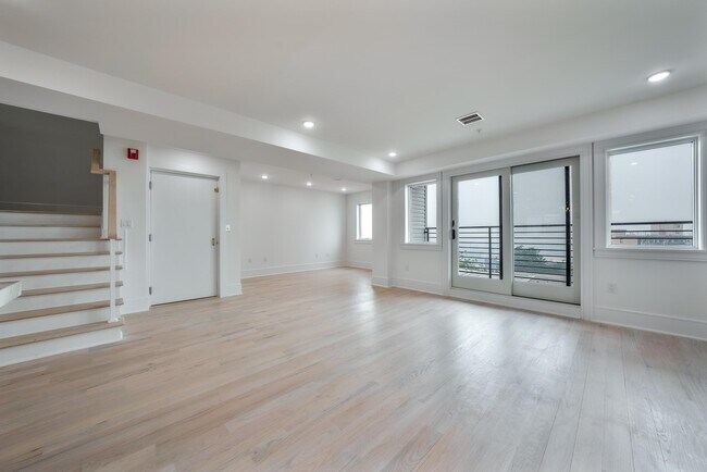 Building Photo - 6719 Meadowview Ave