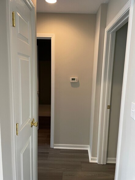 Building Photo - 10750 N Park Ave