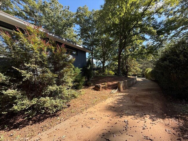 Building Photo - 3322 Ocotea St