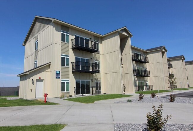 Building Photo - 1200 N 8th Ave