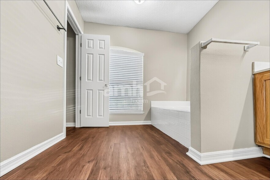 Building Photo - 97154 Yorkshire Dr