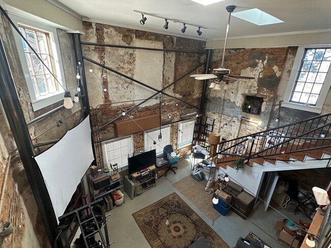 Building Photo - 340 Barber St