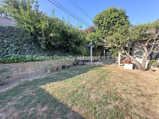 Building Photo - 750 Vinemead Dr