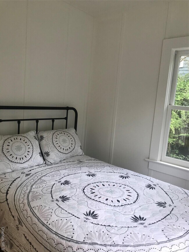 Building Photo - 33 Duneway Ave