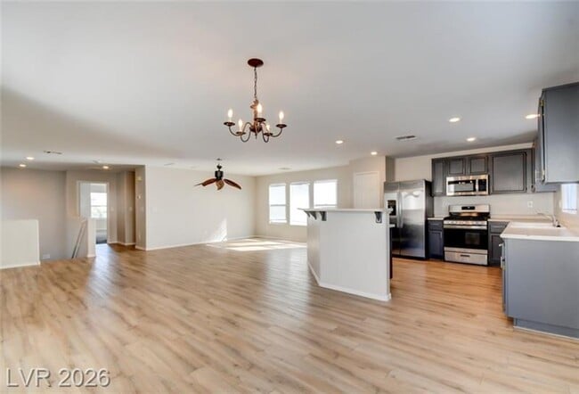 Building Photo - Beautiful Southwest Home-Must see!