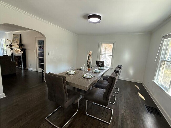 Building Photo - 1140 Goodwin Pl NE