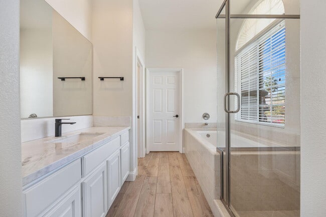 Building Photo - 49392 Hohokam River St