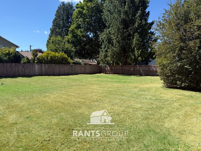 Building Photo - Spacious 3-Bed 2-Bath Tumwater Home with Large Yard! Close to I-5!