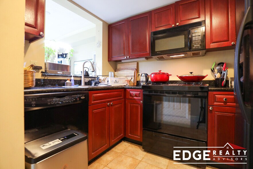 Building Photo - 6 Johnny Ct