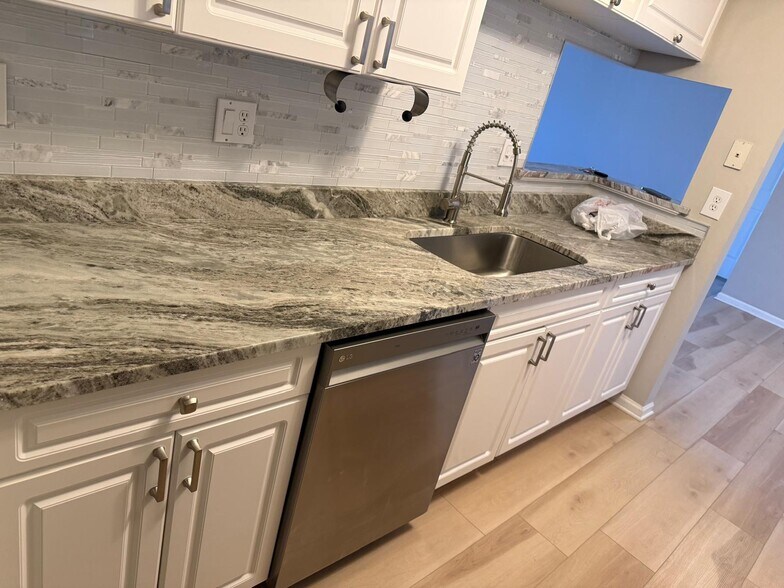 Kitchen Dish, Sink - 5560 Pine Aires Dr