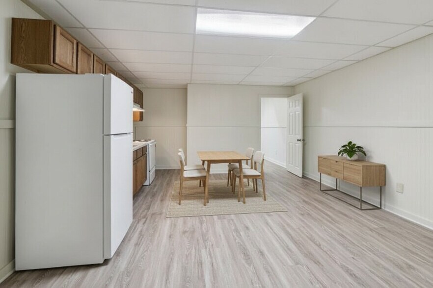 Building Photo - 912 N State Rd