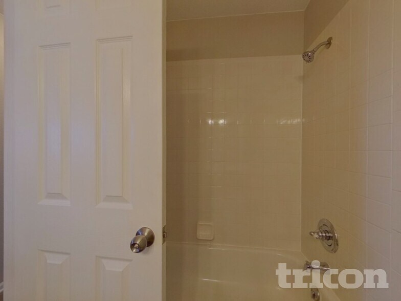 Building Photo - 414 Hawthorn St