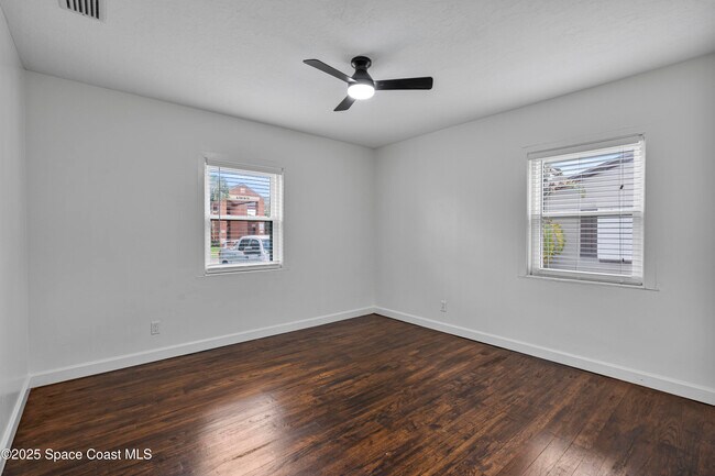 Building Photo - 509 E Fee Ave