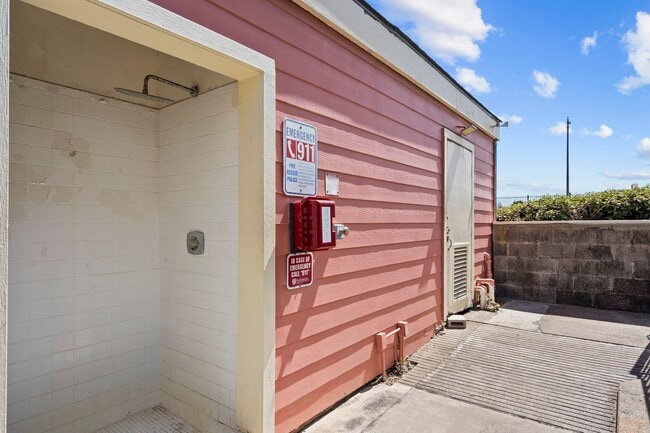 Building Photo - 7820 Seawall Blvd