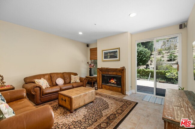 Building Photo - 682 Palisades Dr