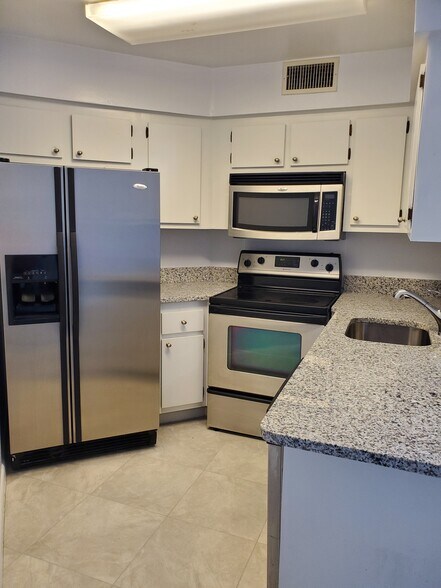Building Photo - 3546 Southpointe Dr