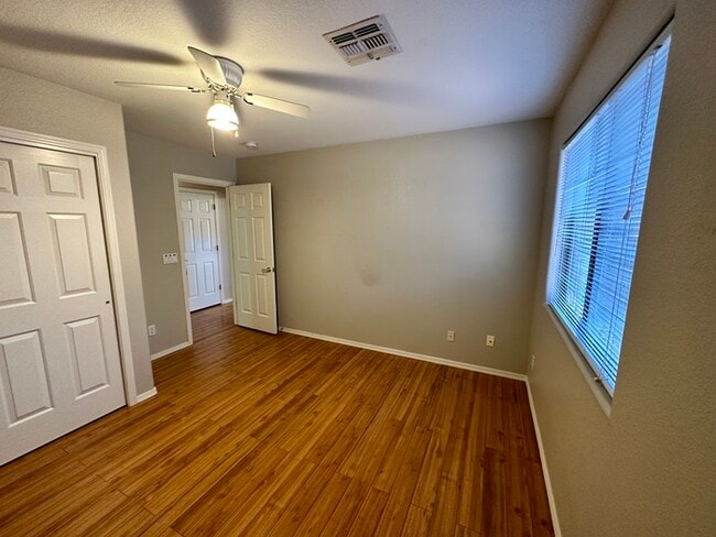 Building Photo - Charming Home