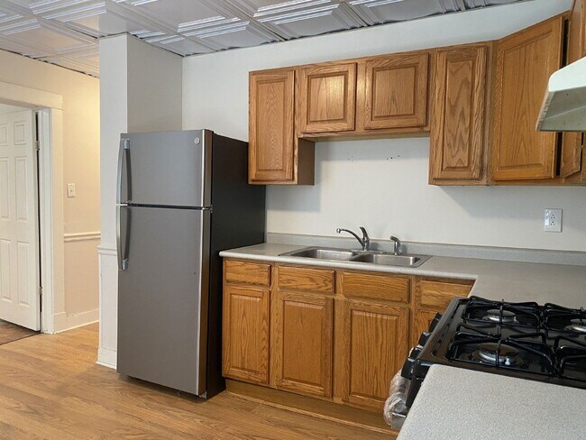 Building Photo - 104 3rd Ave