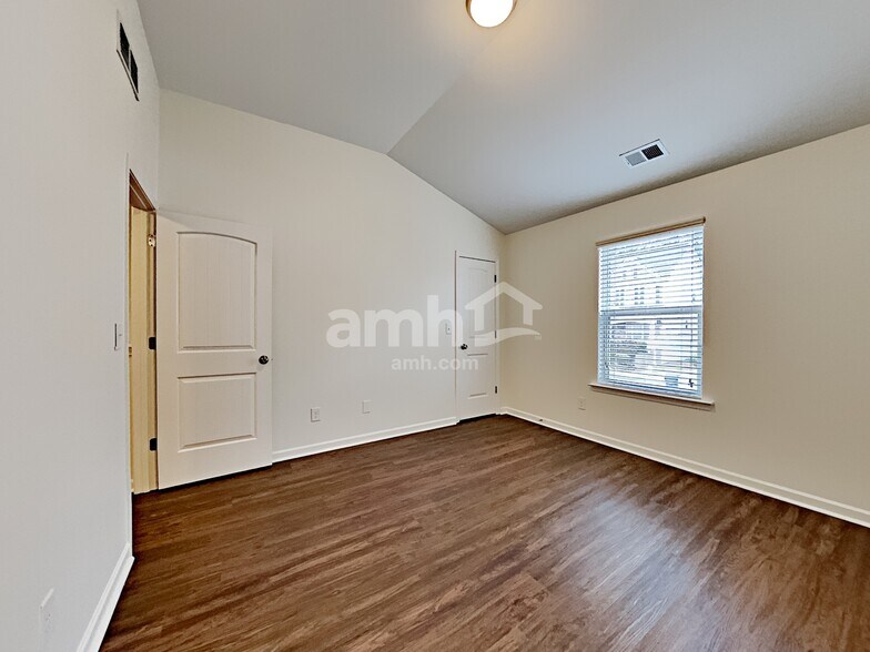 Building Photo - 3145 Yachet Ct SW