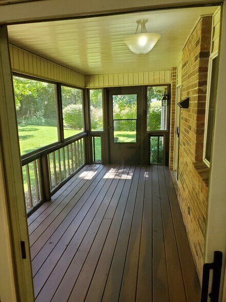 Private screened porch - 40 Bluebird Lane