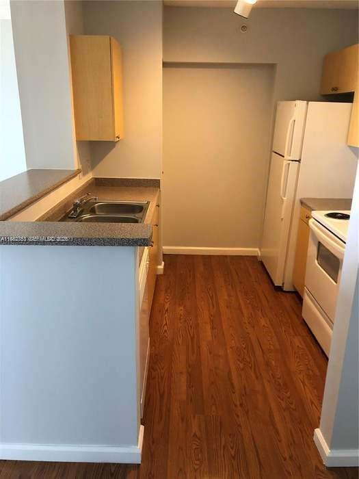 Building Photo - 1919 Van Buren St