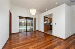 Building Photo - 329 SE Oakridge Dr