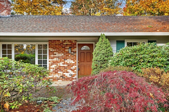 Building Photo - 13525 SW Roan Ct