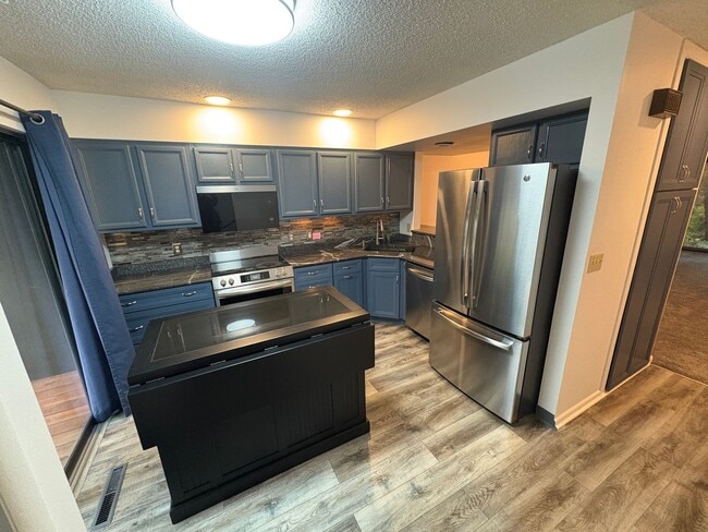 Building Photo - 2 bedroom 2 bath condo