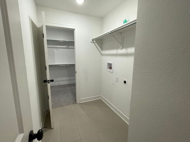 Building Photo - Gorgeous 3 bedroom / 2/5 bath in Park Hill schools!