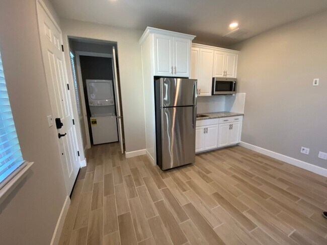 Building Photo - Charming 1-bedroom 1-bathroom in-law unit