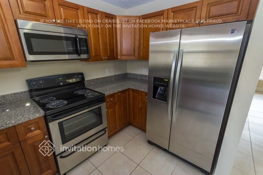 Building Photo - 1055 SW 4th Ave