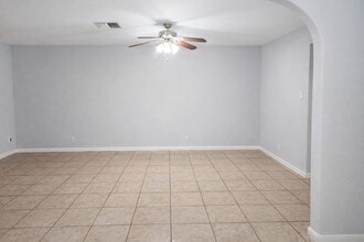 Building Photo - 2118 17th Ave N