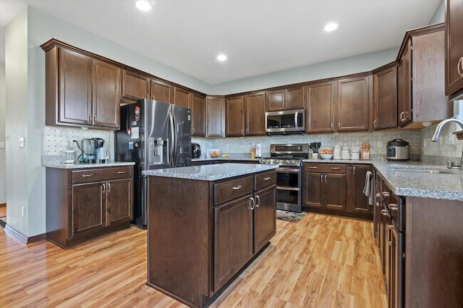Building Photo - N42W22770 Beacon Ct