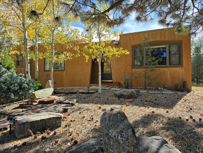 Building Photo - 112 Calle Palomita