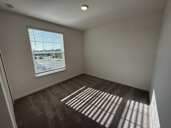 Building Photo - 10936 SW Vasari Way