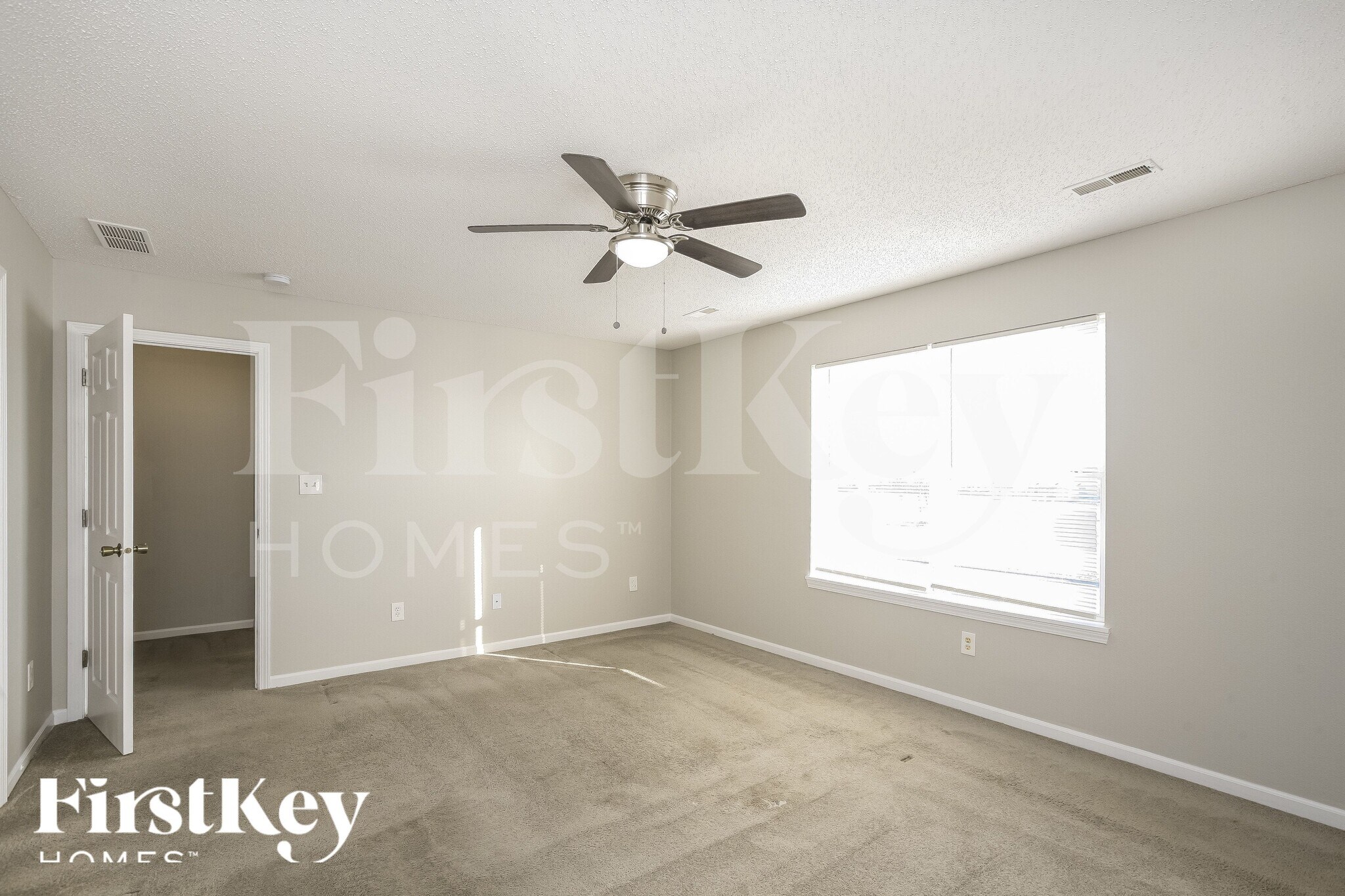 Building Photo - 1451 Round Lake Rd