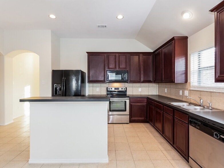 Building Photo - 6420 Spring Ranch Dr