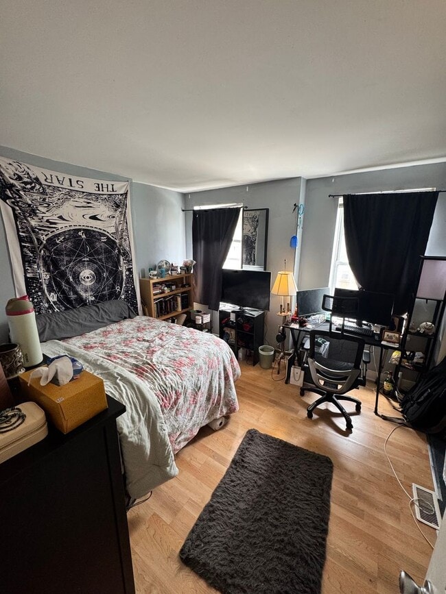 Building Photo - 3 bed 2 bath close to VCU