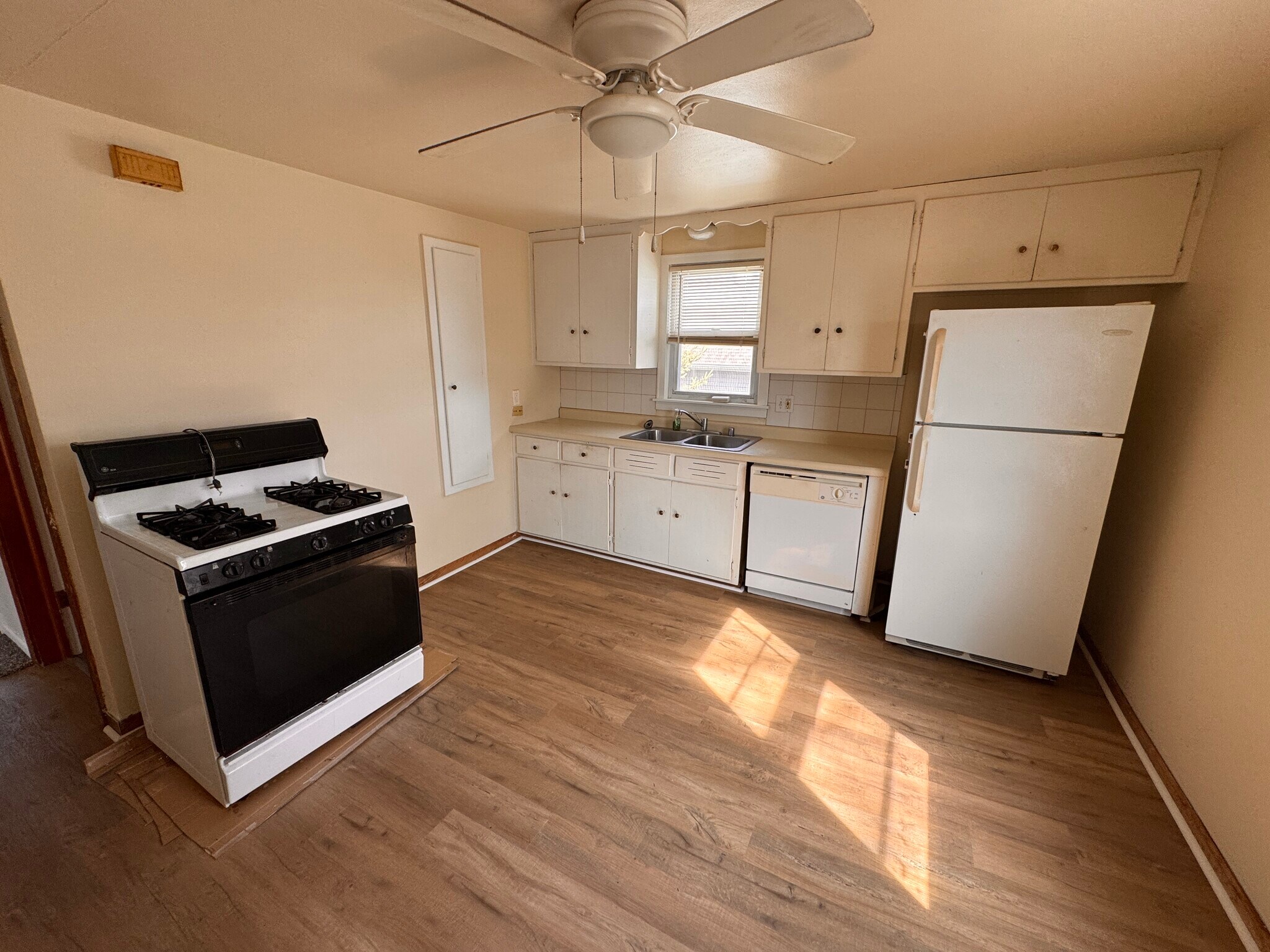 Building Photo - 1321 Manitoba Ave