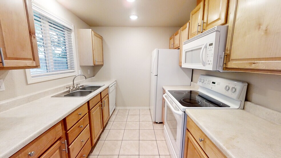 Built-in Microwave - 17416 8th Avenue Ct E